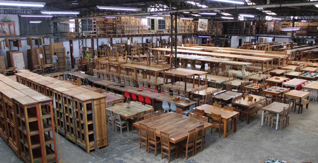 serviço de moveis rusticos empresa fabricante de dormentes cruzetas moveis rusticos portoes situado em jundiai
